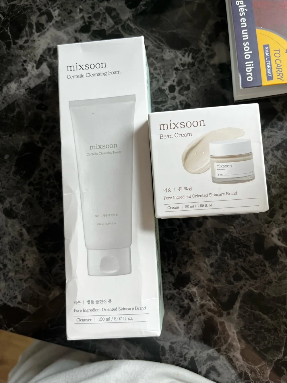 Centella Cleansing Foam & Bean Cream - White